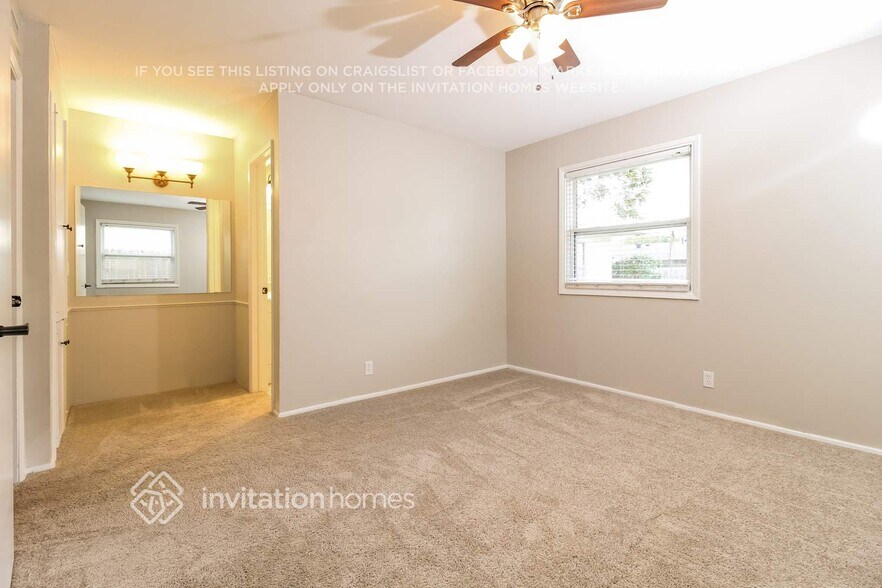 Building Photo - 920 S Waterview Dr