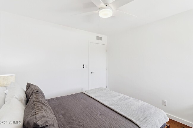 Building Photo - 7720 E Heatherbrae Ave