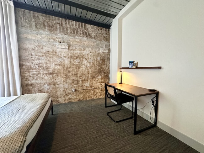 Building Photo - 1009 W Juneau Ave