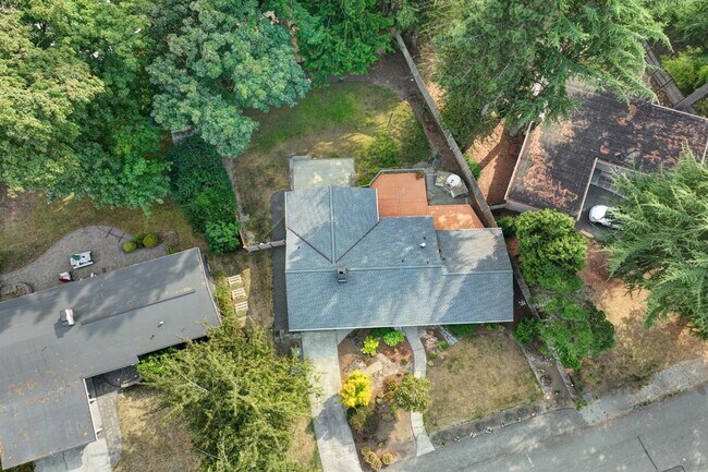 Building Photo - 3Bd/1.75Ba Bellevue House