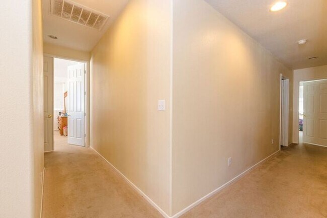 Building Photo - 4 Bed Home for Rent Palmdale CA 93551