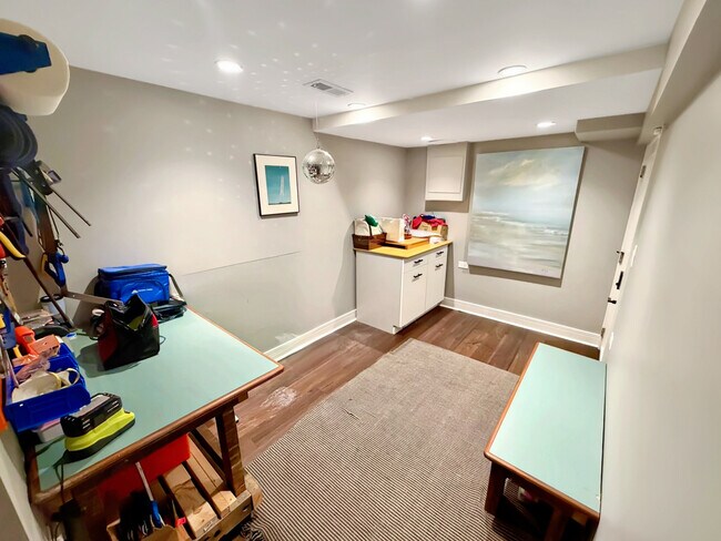 Building Photo - 1717 N Hudson Ave