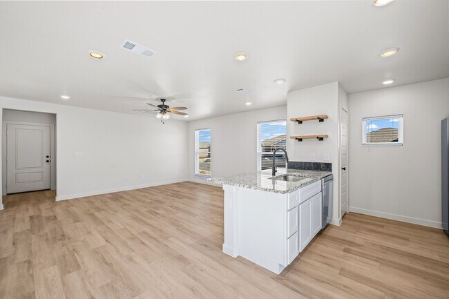 Building Photo - Charming Cottage in Frenship ISD!