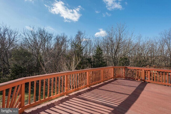 Building Photo - 22645 Upperville Heights Square