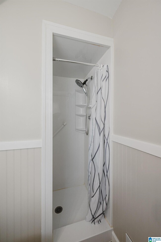 Building Photo - 1440 Hickory Ln