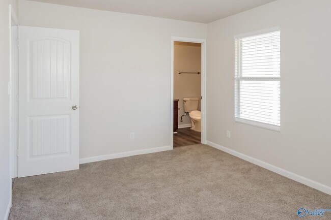 Building Photo - 410 Jasmine Dr