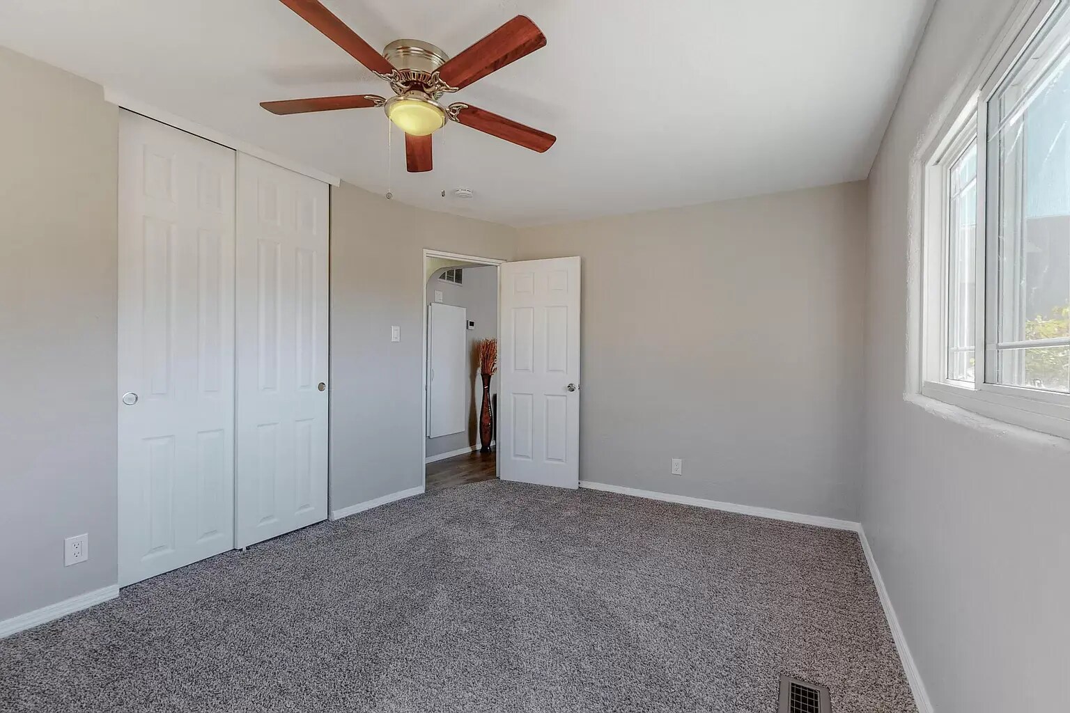 Building Photo - 8817 Candelaria Rd NE