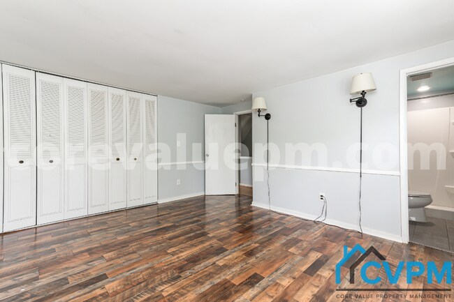 Building Photo - 723 Snowdon Ln