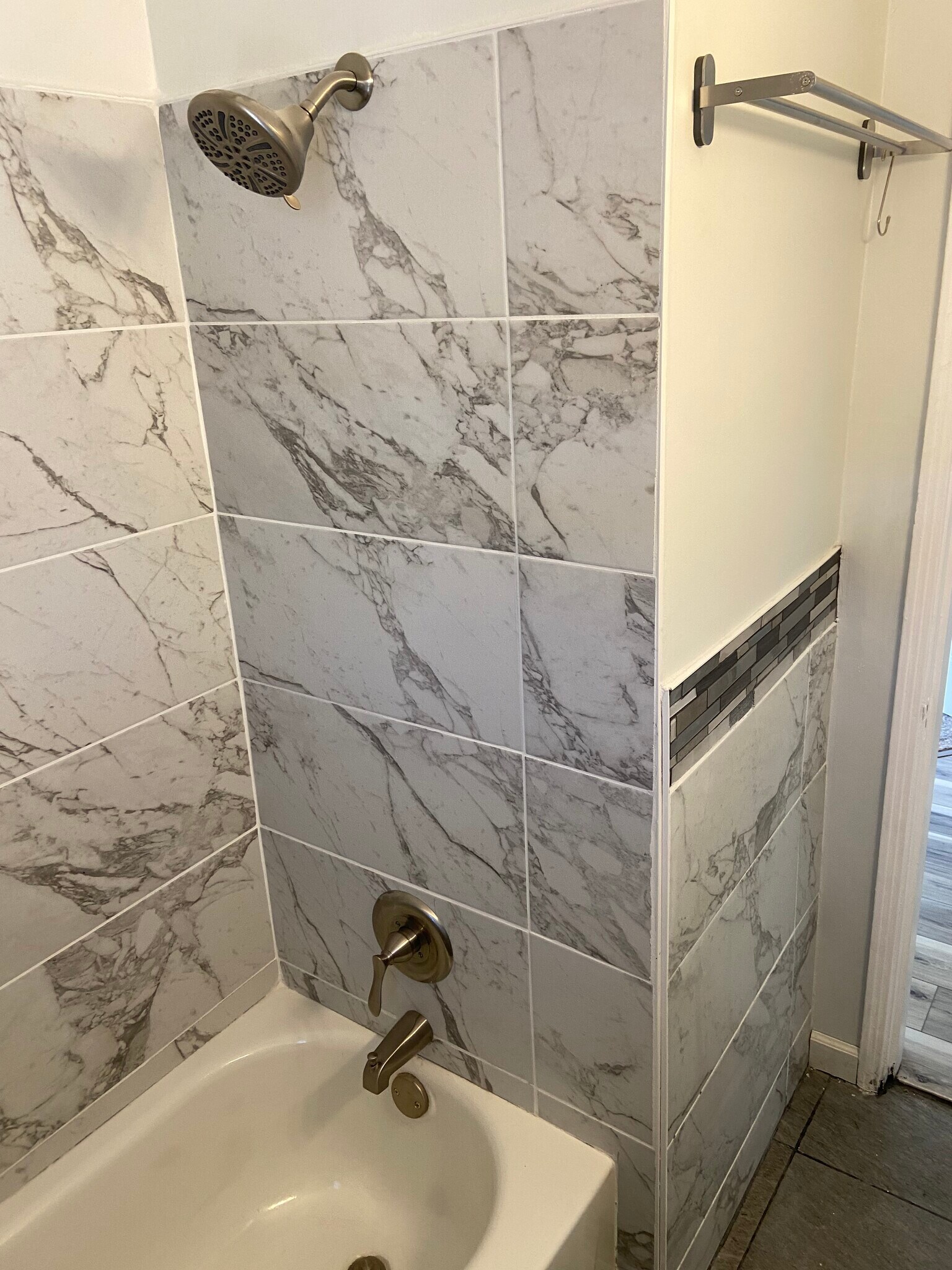 Building Photo - 530 Hadley Ave