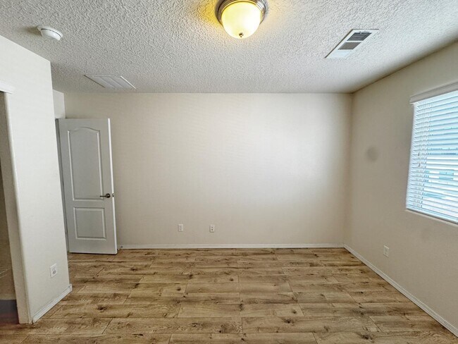 Building Photo - 11019 Marina Gate Trail NE