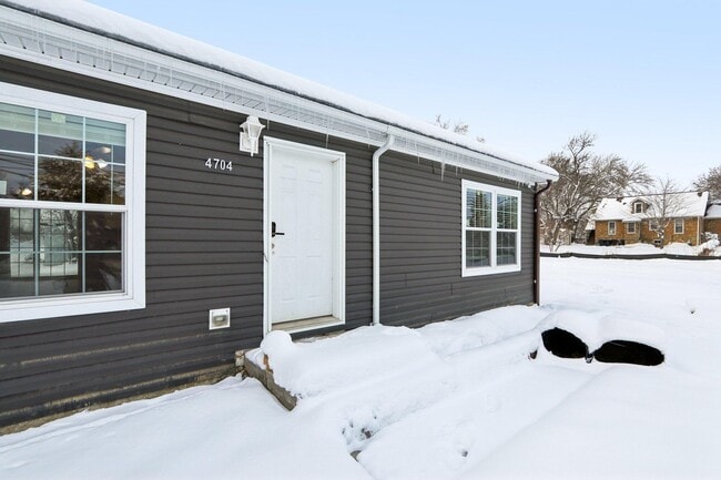 Building Photo - 4704 47th Ave