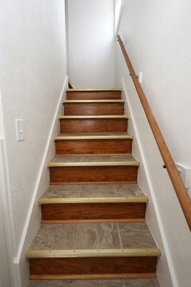 Building Photo - 1601-B