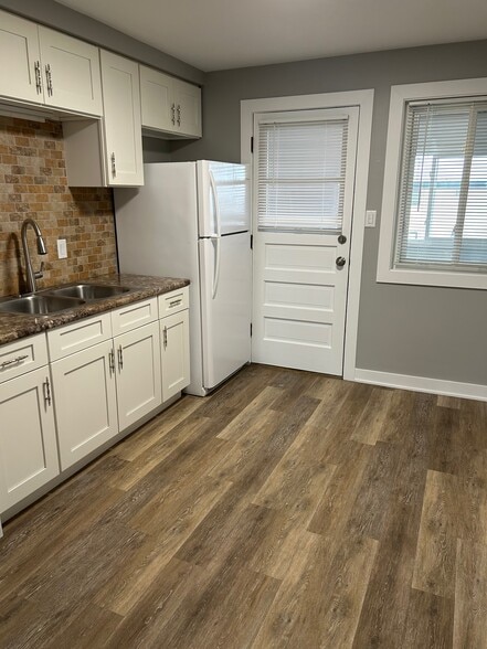 Kitchen - 9610 N Greenwood Ave