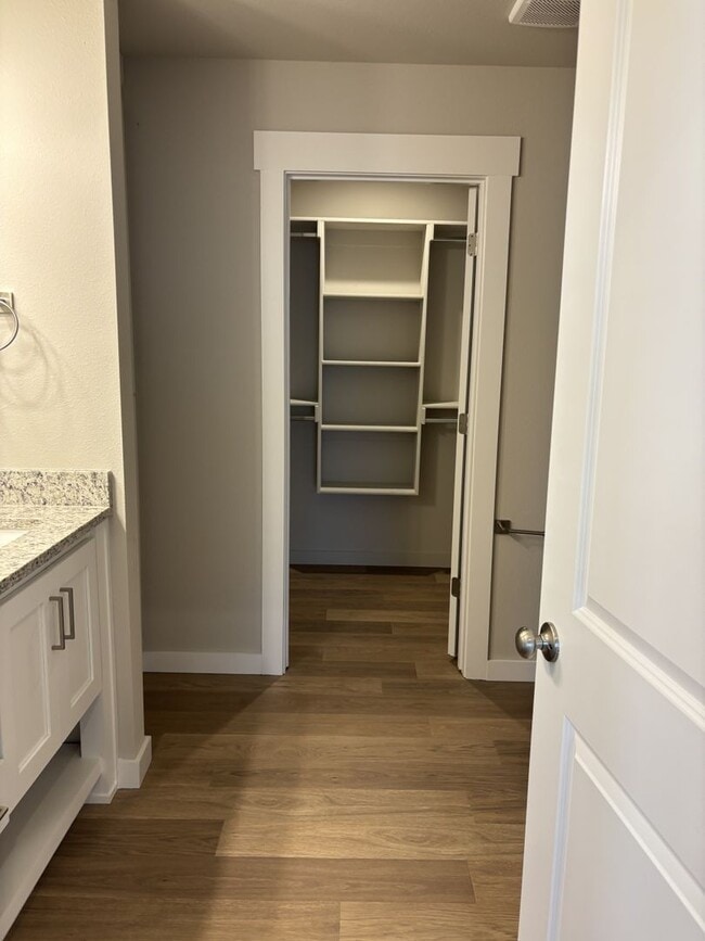 Building Photo - Brand New Duplex!