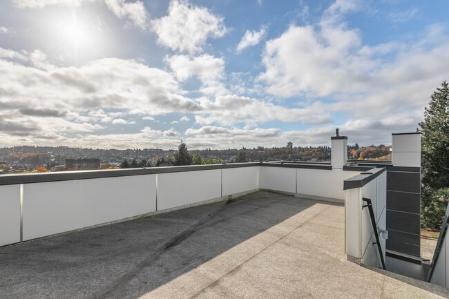 Building Photo - 3bd/2ba Seattle Townhome