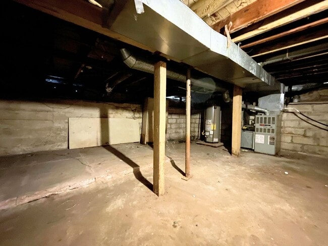 Building Photo - 3 Bed, 2 Bath Bungalow