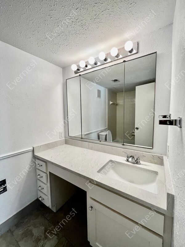 Building Photo - 4573 N O'Connor Rd