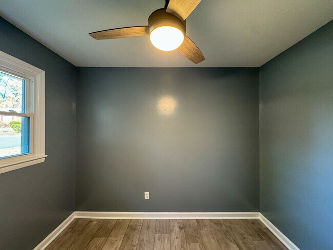 Building Photo - Charming 3 Bed 1.5 Bath Home with Flex Room