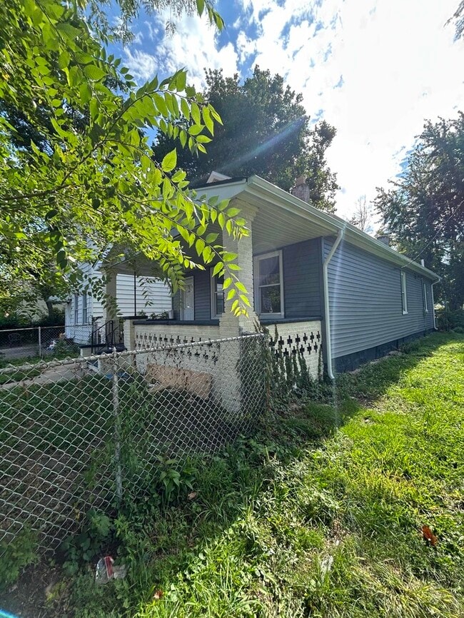 Building Photo - SPECIAL OFFER !! Cozy 2-Bedroom Home in Cleveland / Pet-Friendly / Vouchers Accepted / Available ...