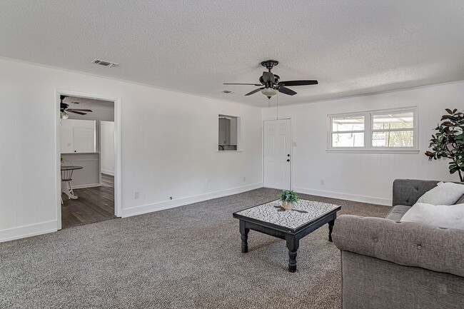 Building Photo - 541 NW Lorna St