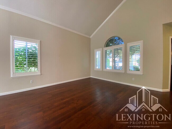 Building Photo - 6118 Cameo Dr