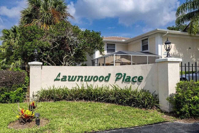 Building Photo - 1542 N Lawnwood Cir