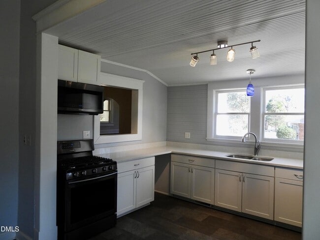 Building Photo - 483 W Salisbury St