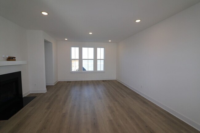 Building Photo - COMING SOON Premium Town Home for Rent- 4 bedrooms 3.5 bathrooms