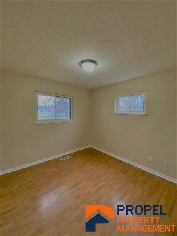 Building Photo - 1201 Red Leaf Ln