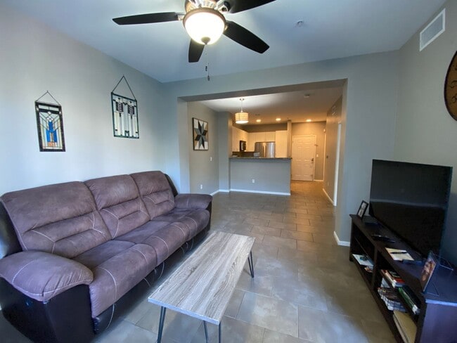 Building Photo - Anaheim Stadium Lofts - 1 Bedroom
