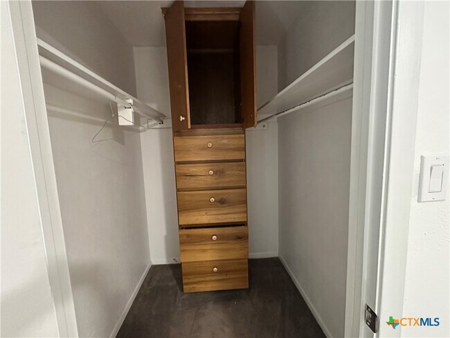 Building Photo - 136 Discovery Ln