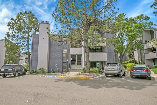 Building Photo - $1,900.00 - 2 Bedroom, 1 Bathroom, Condo i...
