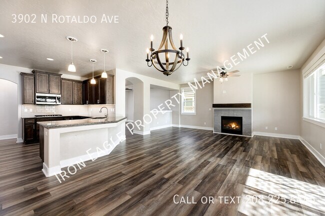 Building Photo - 3902 N Rotaldo Ave