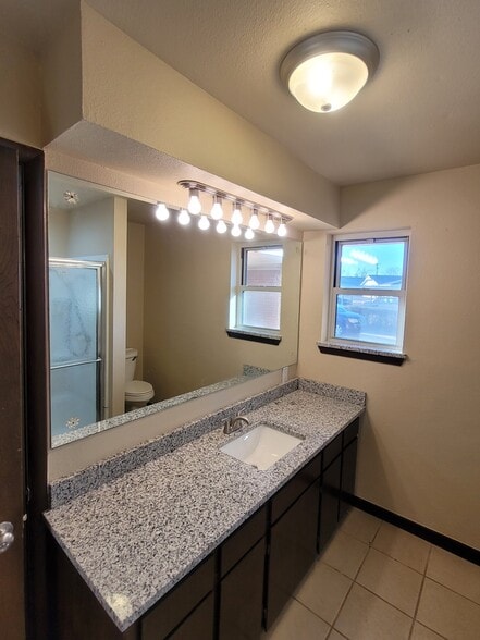Building Photo - 4805 Del Crest Dr