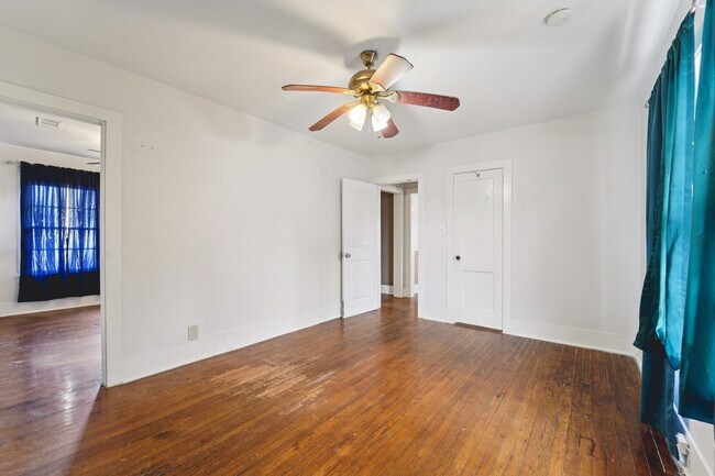 Building Photo - 5224 Bernardo De Galvez Ave