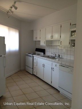 Building Photo - 160 E Lake St