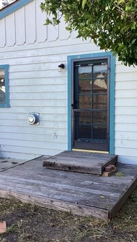 Building Photo - Santa Barbara Studio!