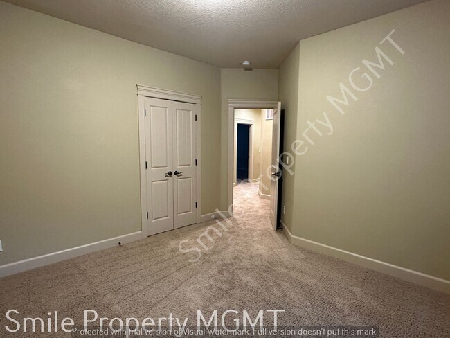 Building Photo - single house