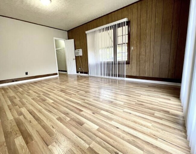 Building Photo - Single Family Home