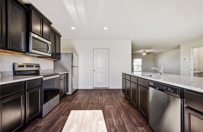 Building Photo - 313 Riverdale Dr