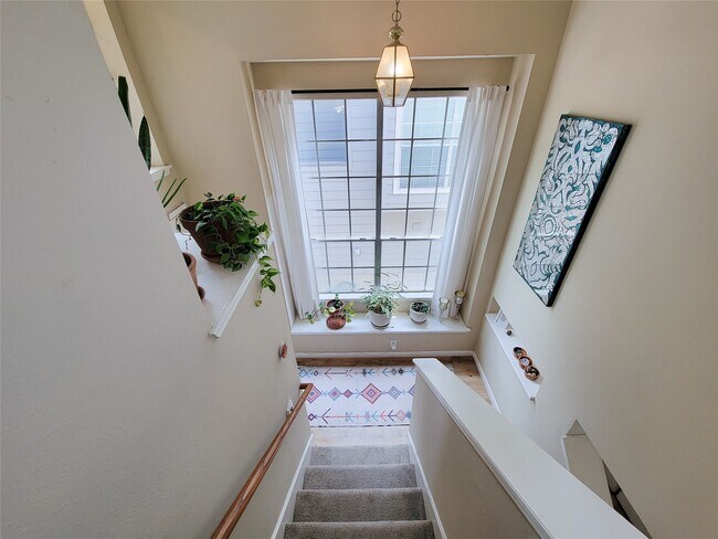 Building Photo - 42 Wineberry Pl