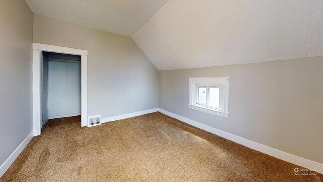 Building Photo - Clark / Fulton Area - 3 Bedrooms - 1 Bath - Single Family Home