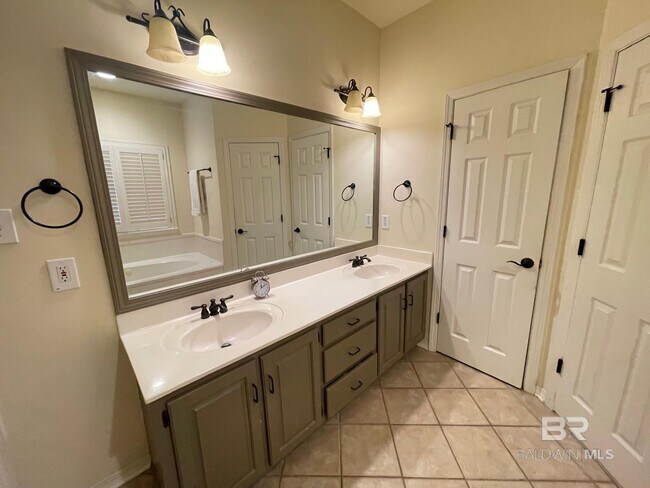 Building Photo - 31072 Oakleigh Dr