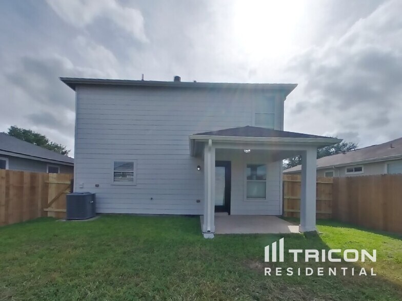 Building Photo - 20603 Fair Castle Dr