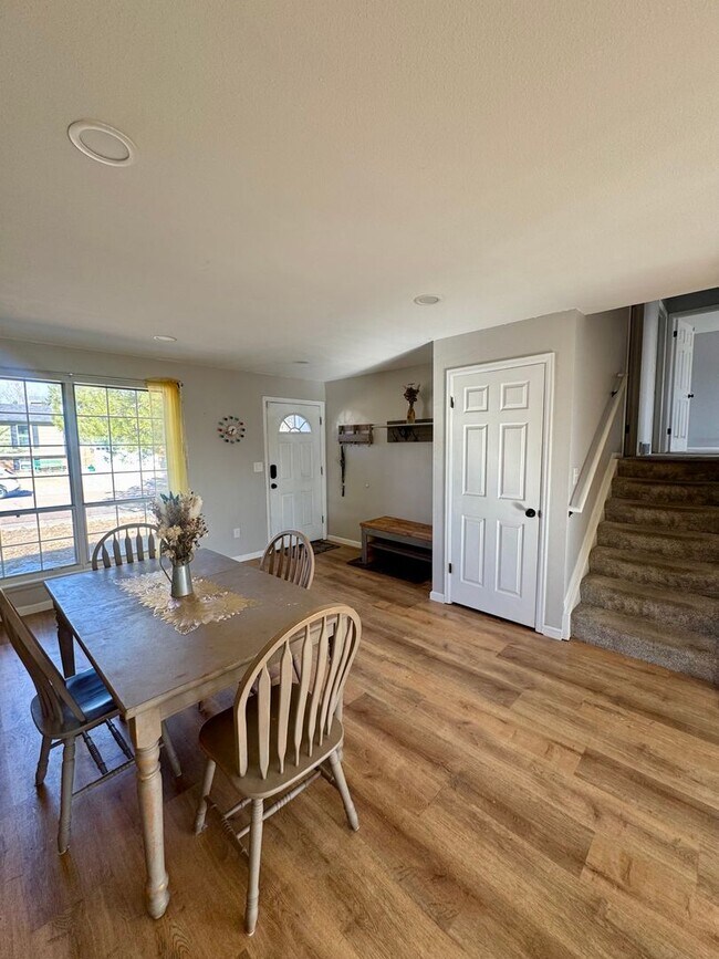 Building Photo - 4 Bedroom home in Stunning Rockrimmon