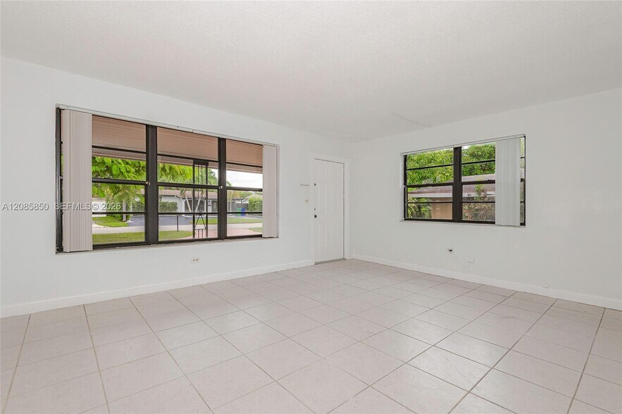 Building Photo - 2631 Alcazar Dr