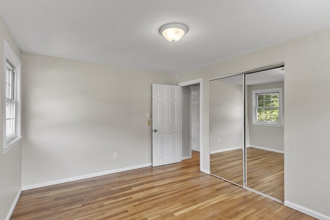 Building Photo - 1022 Pleasant St