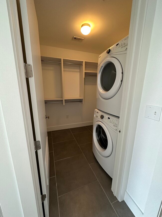 Building Photo - 235 NE 29th St