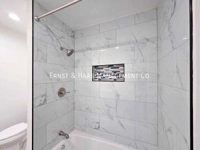 Building Photo - 1084 Walnut Ave