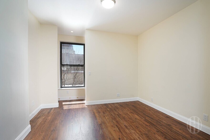 Building Photo - 504 E 118th St